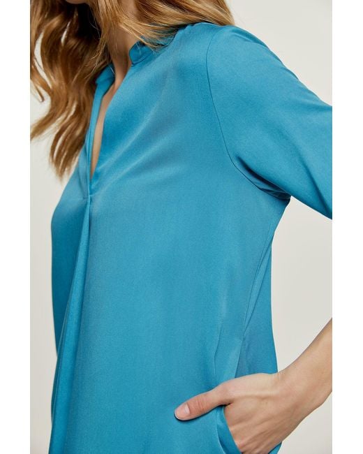Conquista Blue V Neck Top
