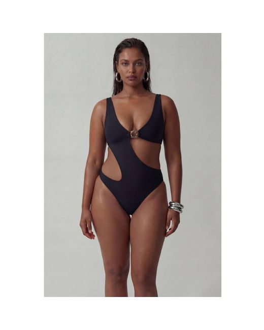 Room 24 Black Leona One Piece