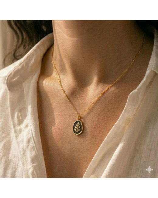 1610Istanbul White Artemis Necklace