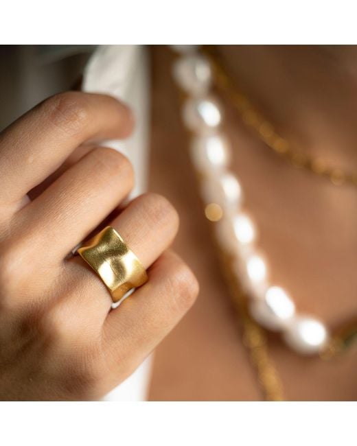 LINYA JEWELLERY Yellow Hammered Pattern Matte Thick Ring