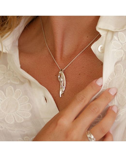 Isla Silver Metallic Flowing Pendant With Amethyst & Pearl