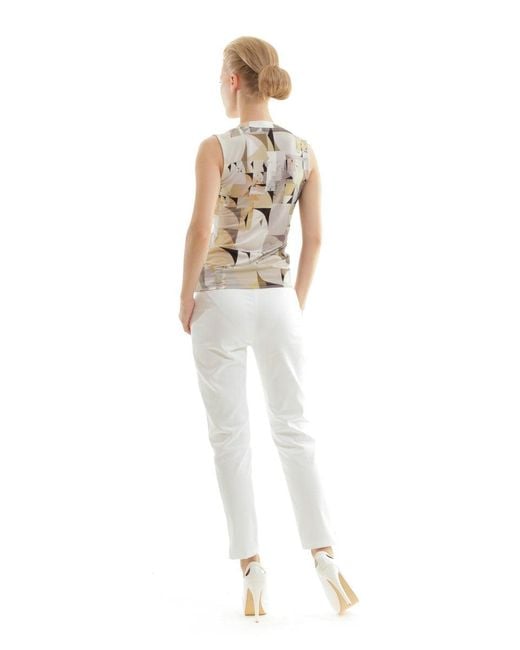 Conquista White V Neck Print Top