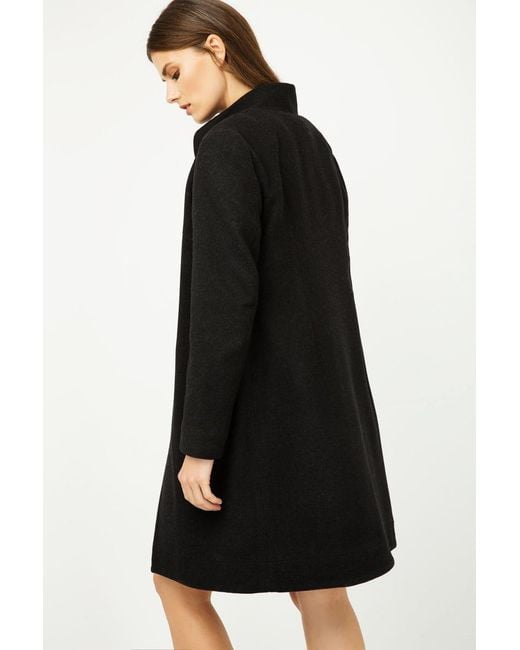 Conquista Black Coat With Button Detail