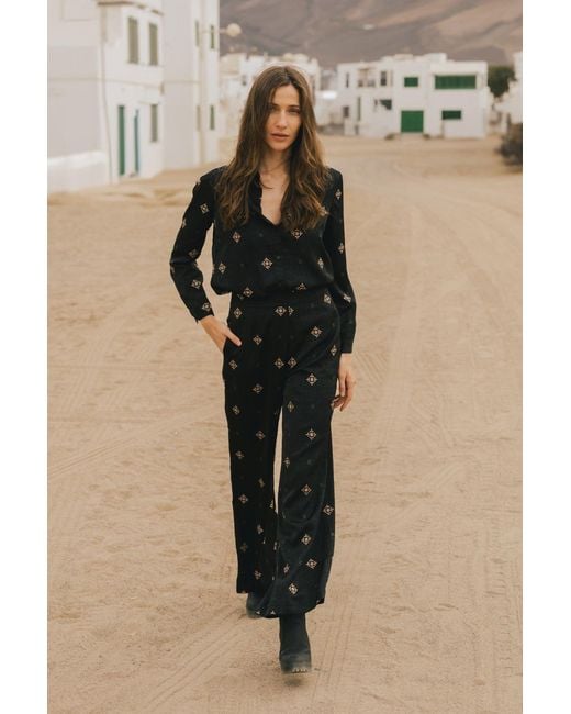 Traffic People Black Sacred Silence Embroidered Graft Shirt