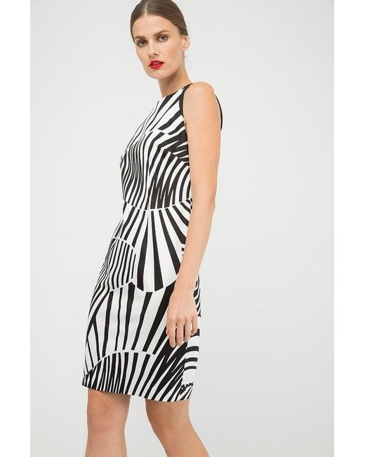 Conquista Black Fitted Sleeveless Print Dress