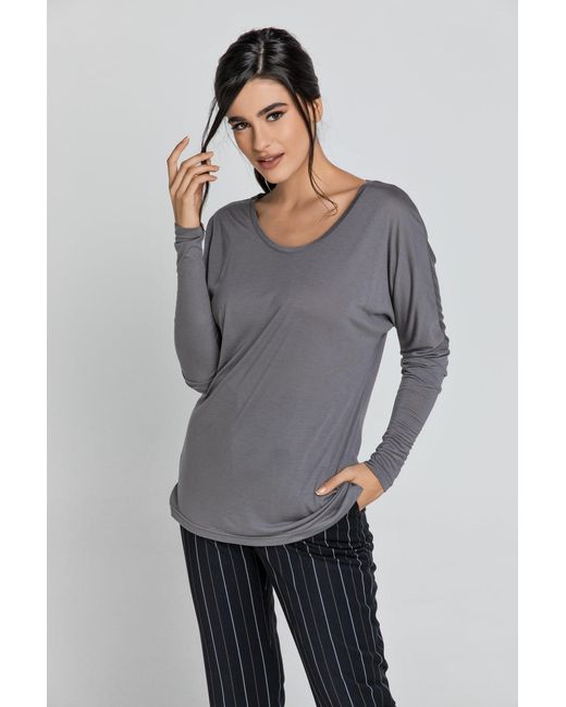 Conquista Gray Dark Top With Long Batwing Sleeves