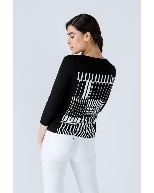 Conquista Black Print Detail Top