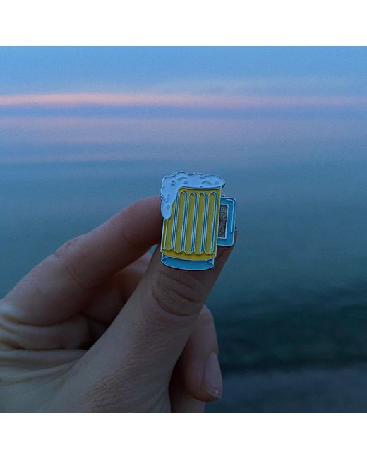 Make Heads Turn Yellow Enamel Pin Cheers
