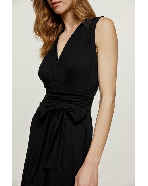 Conquista Black Sleeveless Empire Line Dress