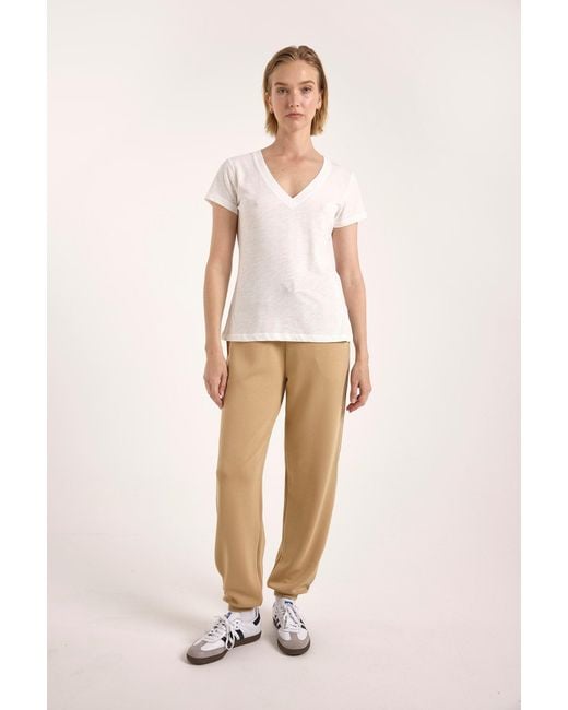 Brodie Cashmere White Relaxed Fit V Neck Tee