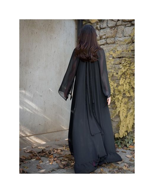 concept A trois Black Long Dress With Semi Transparent Sleeves And A Slight Train