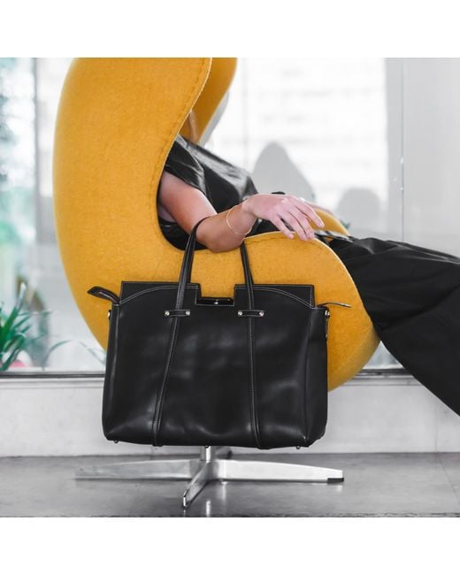 Tarea Studio Black Dark Aya Weekend Bag