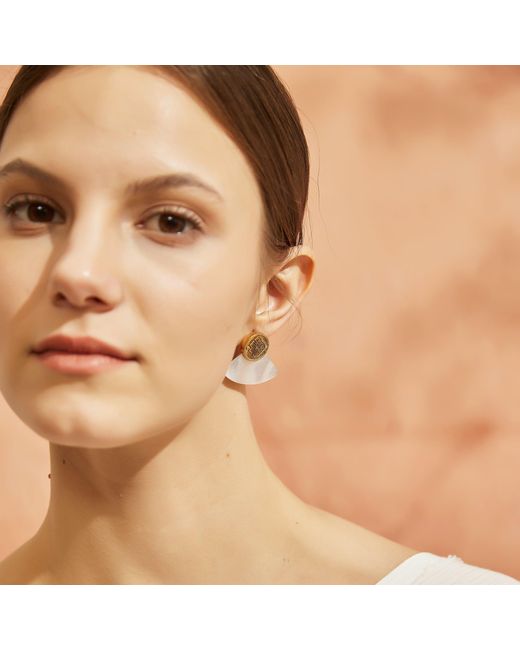 Aurozia Metallic Three Charms Venus Bound/ Plated The Endless Love Knot Fan-Shaped Mother-Of-Pearl Earrings