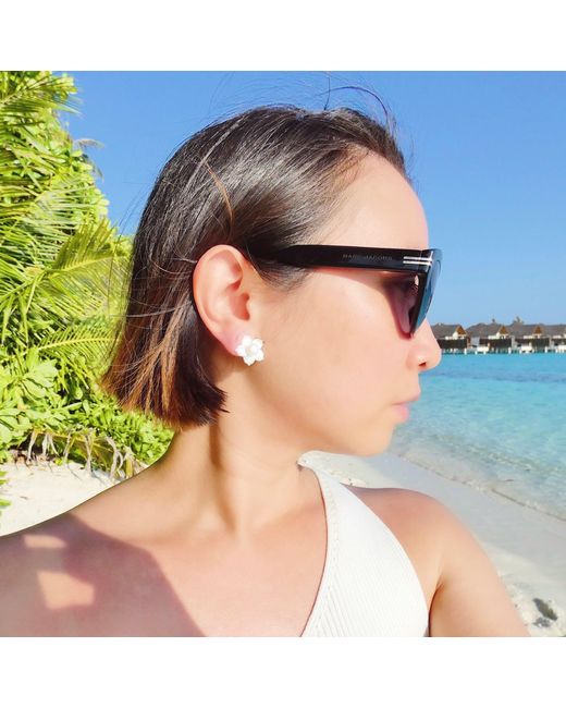 VALERIE CHIC White Blossom Flower Mother Of Pearl Earrings
