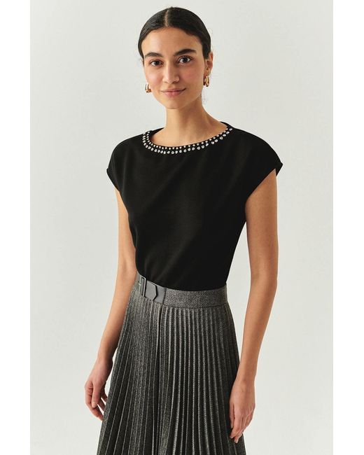 Exquise Black Boat Neck Knit Blouse