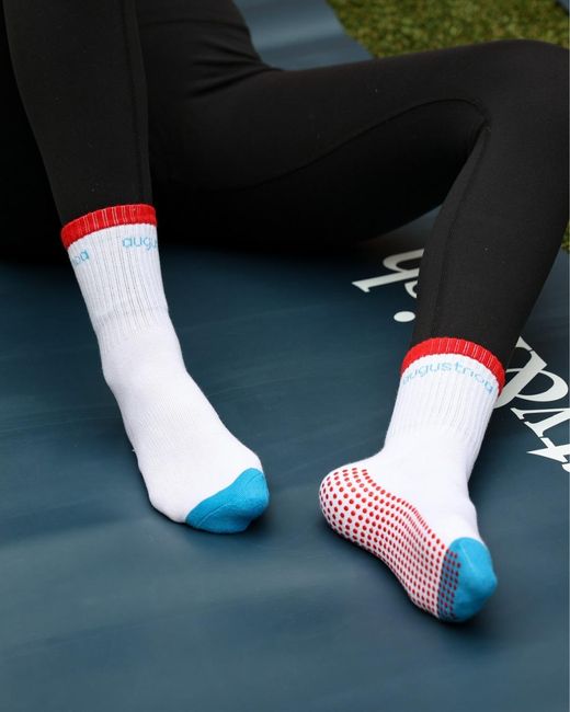 augustnoa Red The Best Grip Socks