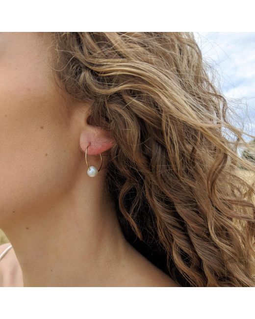 Kiri & Belle Metallic Mia Small Pearl Filled Wire Hoop Earrings