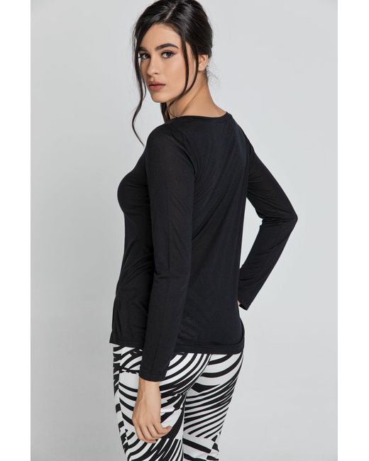Conquista Black V Neck Top By Swl