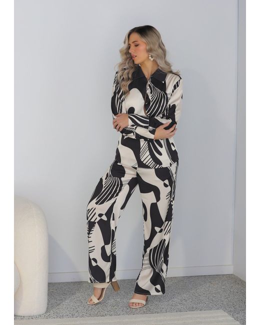 Why Mary White And Retro Pants Suit