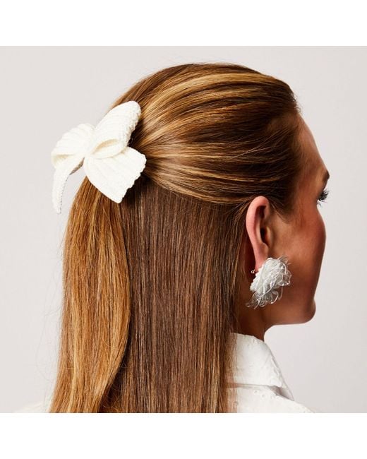 PINAR OZEVLAT White Crocheted Bow