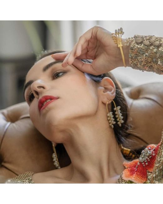 Meraki by Rashmi Bajaj Metallic Blume De Perla Plated Pearl Bracelet With Lustrous Pearls Bloom