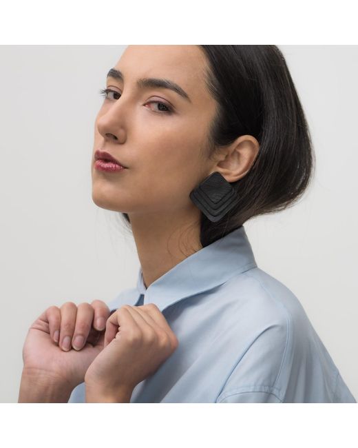 WAIWAI Black Layered Leather Studs
