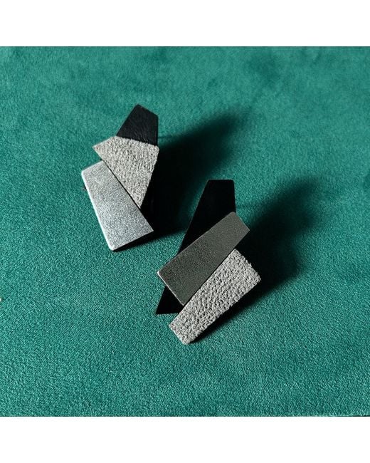 WAIWAI Black Angular Grace Earrings