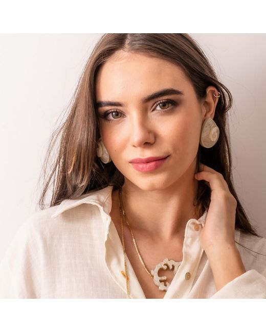Gissa Bicalho White Handmade Earring Spiral Shell Nacre