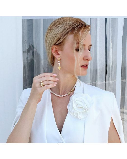 Farra Metallic Flower Setting With Freshwater Pearls Ring