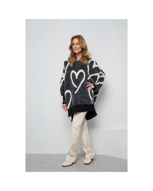 Saachi Black Whimsical Heart & Sweater
