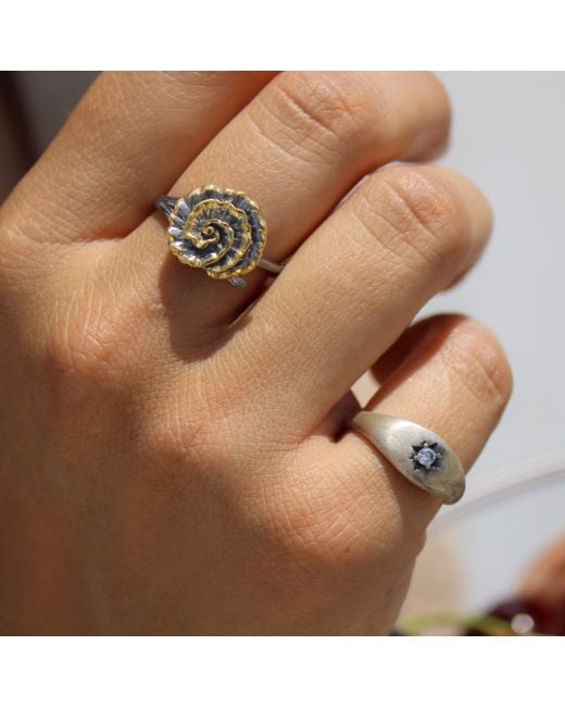 1610Istanbul Metallic Peony Ring