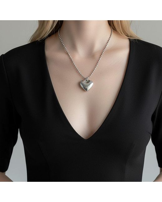 Maison De Gala Metallic Heart Pendant Necklace