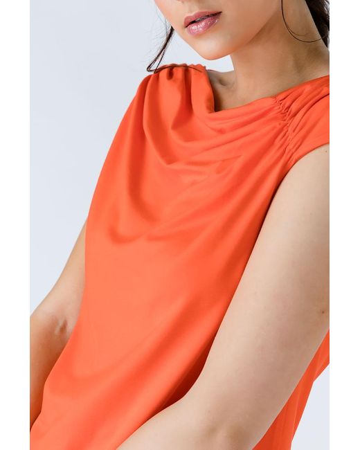 Conquista Red Asymmetric Top