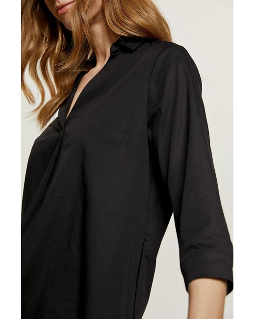 Conquista Black V Neck Top