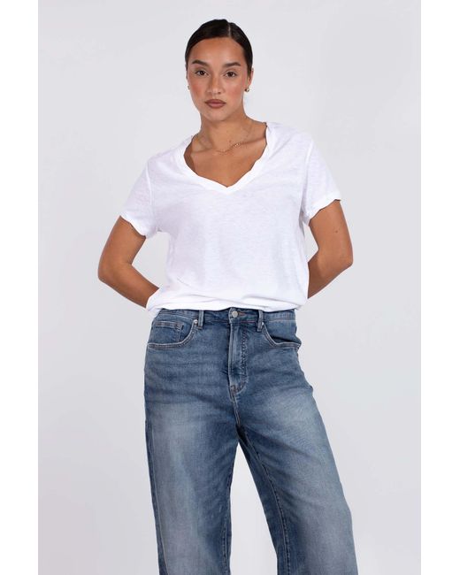 Vænn White Slub Deep V Tee