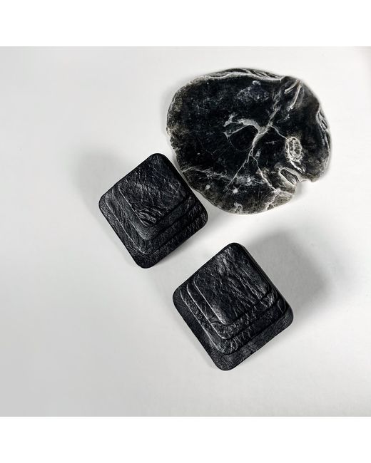 WAIWAI Black Layered Leather Studs