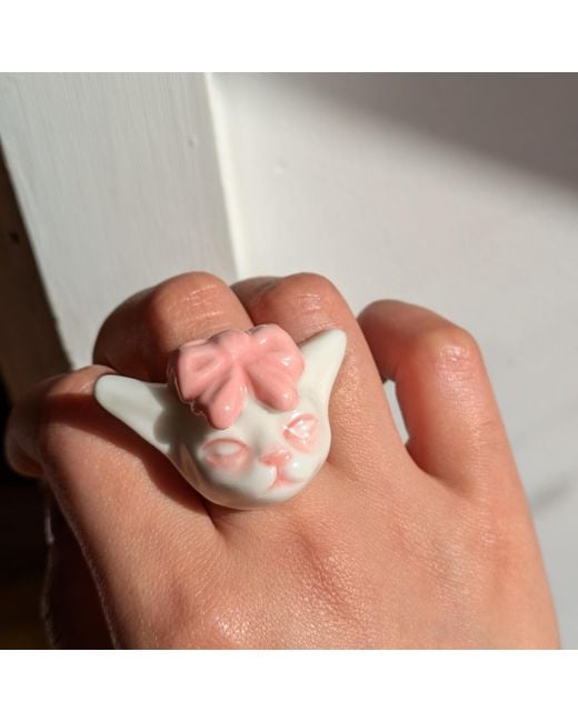 H2 Studio Pink Angry Puss Porcelain Bow Tie Cat Plated Brass Ring