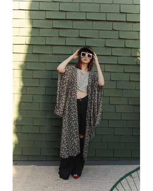Jennafer Grace Gray Bellis Daisy Kimono