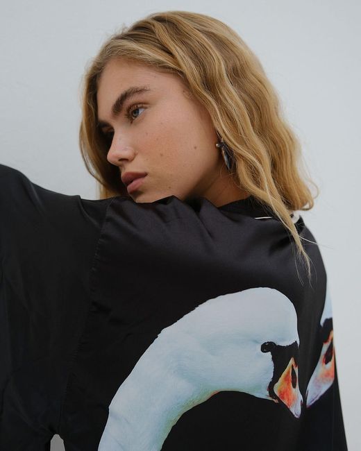 Noblesse Oblige Black Swan Robe