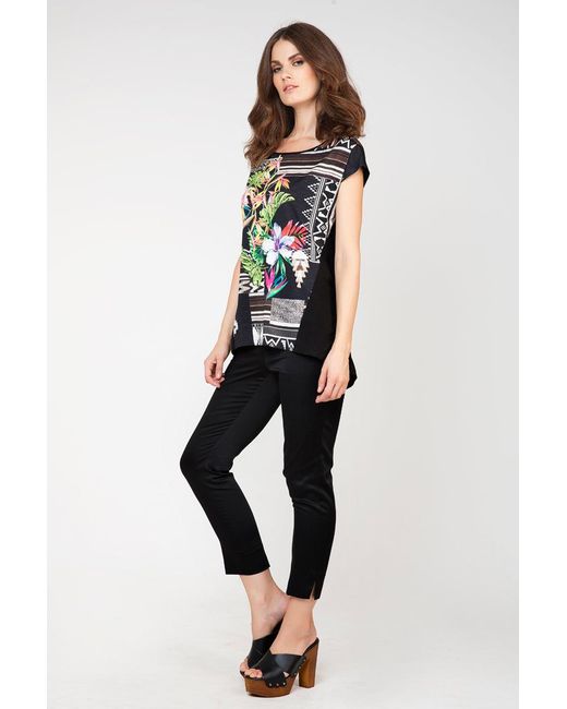 Conquista Black Sleeveless Print Top