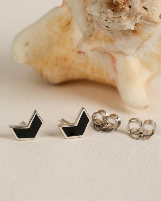 The Jewelz Black Dark Arrow – Onyx Chevron Studs for men