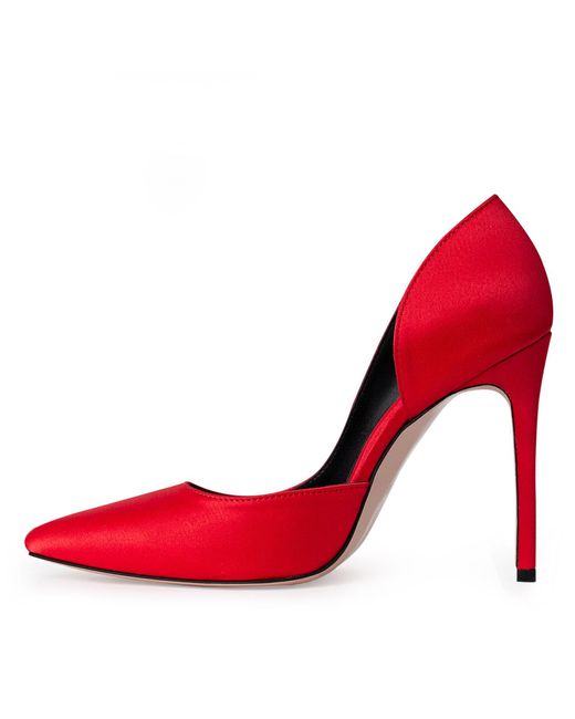 Traces of Heels Red Timeless Desire Pumps