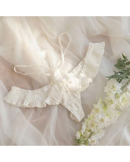 Empress Mimi White Ama String With Pearl Details