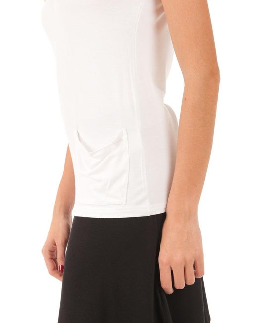 Conquista White V-Neck Pocket Detail Top