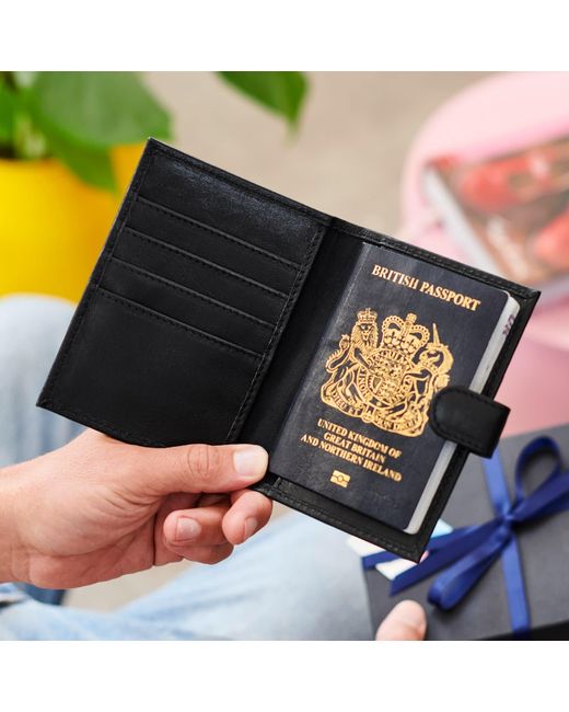 VIDA VIDA Black Luxury Leather Passport Cover With Card Slots for men