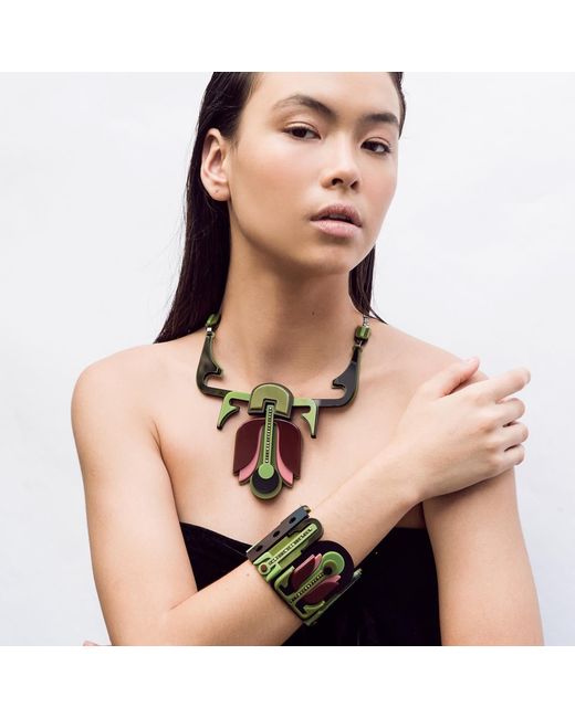 Gissa Bicalho Green Acrylic Handmade Bracelet Tulip