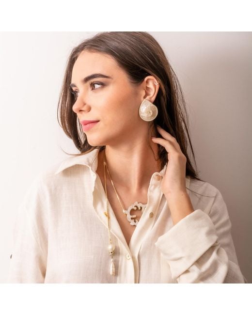 Gissa Bicalho White Handmade Earring Spiral Shell Nacre