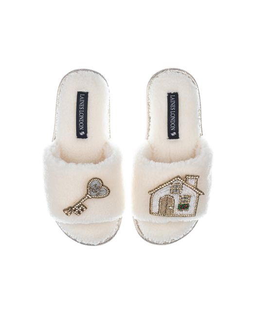 Laines London White Teddy Towelling Slipper Sliders With New Home Brooches