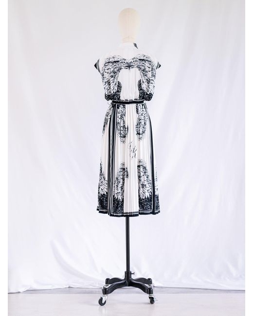 Sugar Cream Vintage Vintage White Mandarin Collar Pintex Detail Chiffon Midi Dress