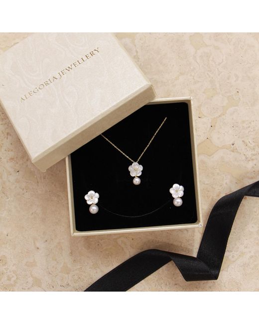 Agora Jewellery White Cleito Earrings